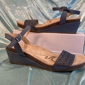 MED blue size 10 GNW cork heel wedge buckle‎ closure comfy! Arch support Fc 2